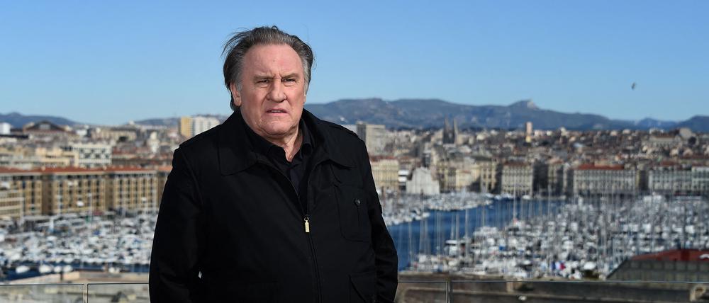 Schauspieler Gérard Depardieu während Dreharbeiten für die französische Fernsehsendung „Marseille“.