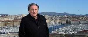 Schauspieler Gérard Depardieu während Dreharbeiten für die französische Fernsehsendung „Marseille“.