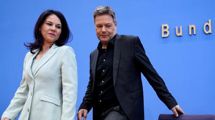 Stühle rücken bei den Grünen. Annalena Baerbock und Robert Habeck am Tag nach der Wahl.