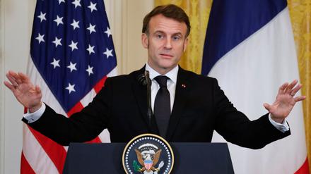 Frankreichs Staatschef Macron hält nach einem Gespräch mit US-Präsident Trump eine rasche Feuerpause in der Ukraine für möglich. 