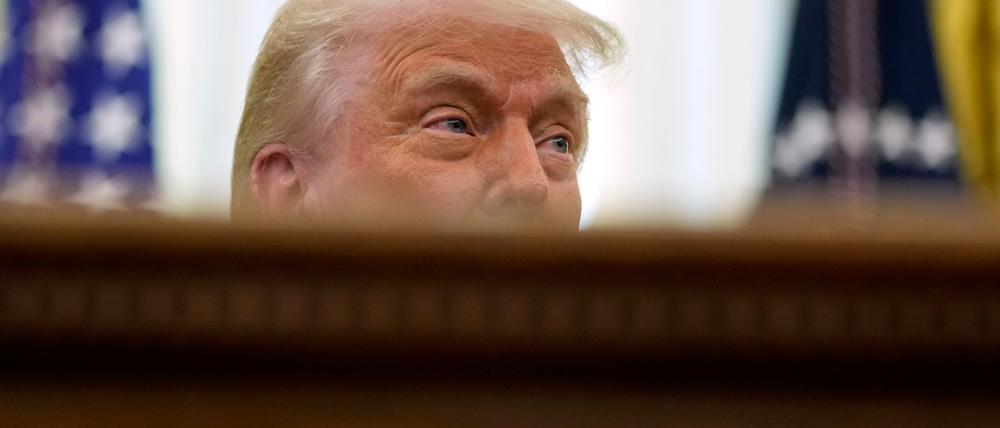 US-Präsident Donald Trump spricht zu Journalisten, nachdem er ein Dekret im Oval Office des Weißen Hauses unterzeichnet hat. (Archivbild)