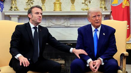 Wer dominiert? Emmanuel Macron beim Pressegespräch im Weißen Haus.