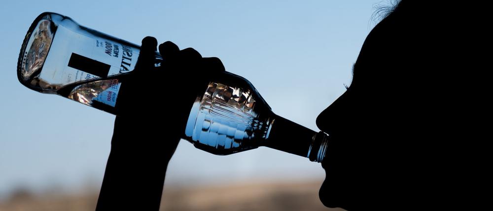 Insbesondere Jugendliche sind den Angaben nach besonders von Alkoholmissbrauch betroffen. (Symbolbild)