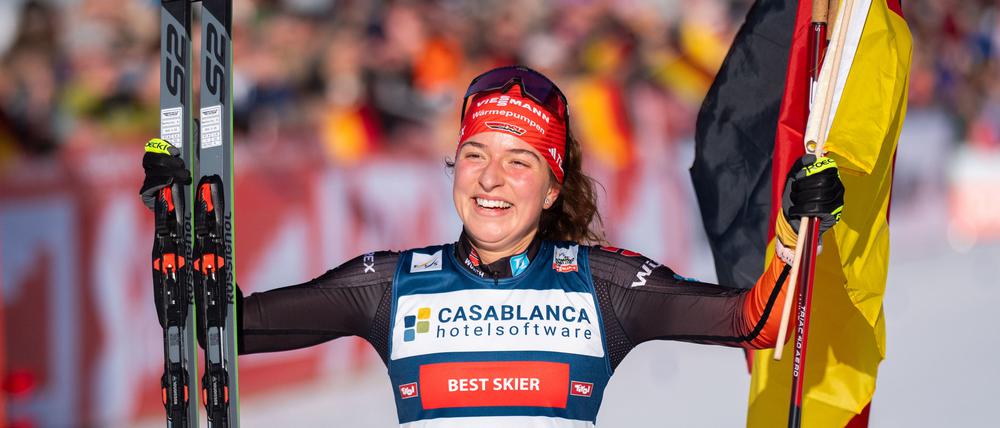 Nathalie Armbruster gelang im Weltcup das legendäre Seefeld-Triple.