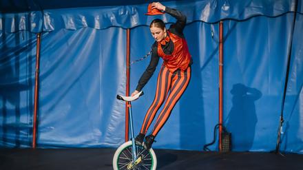 Jessy Meden lernte im Berliner Zirkus Cabuwazi das Einradfahren. Mittlerweile ist die Sportart dem Zirkus entwachsen, ohne seine Wurzeln zu vergessen. 