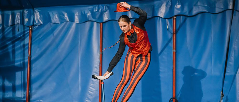 Jessy Meden lernte im Berliner Zirkus Cabuwazi das Einradfahren. Mittlerweile ist die Sportart dem Zirkus entwachsen, ohne seine Wurzeln zu vergessen. 