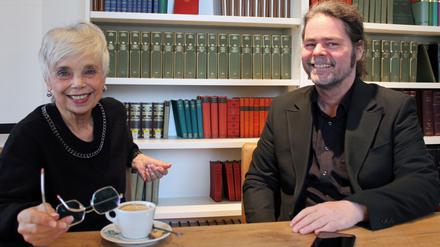 Gabriele Schütze und André Zweigert von der Ost-West-Begegnungsstätte in Berlin-Biesdorf.
