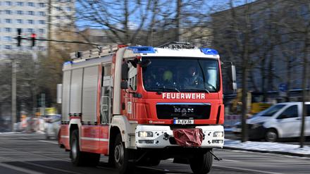 Die Feuerwehr löschte ein Auto in Babelsberg.