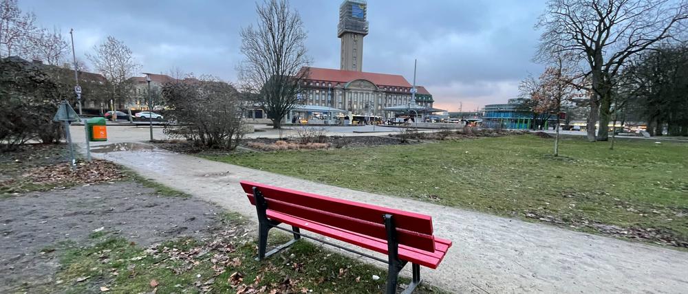 Rote Bank gegen Gewalt an Frauen in Spandau