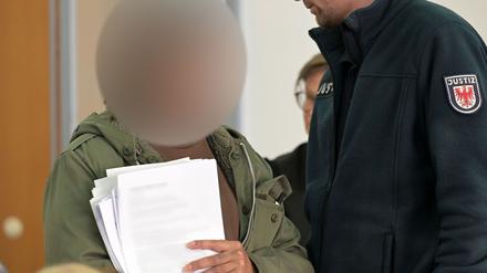 Die Angeklagte steht wegen mutmaßlichen Totschlages vor dem Landgericht. (Archivbild)