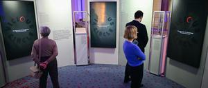Im Abgeordnetenhaus ist eine neue Ausstellung zu sehen, die Beispiele von Antisemitismus und Pogromen in verschiedenen Ländern dokumentiert. 