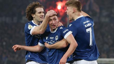 Marius Wörl (M) schoss Arminia Bielefeld mit 1:0 in Führung.