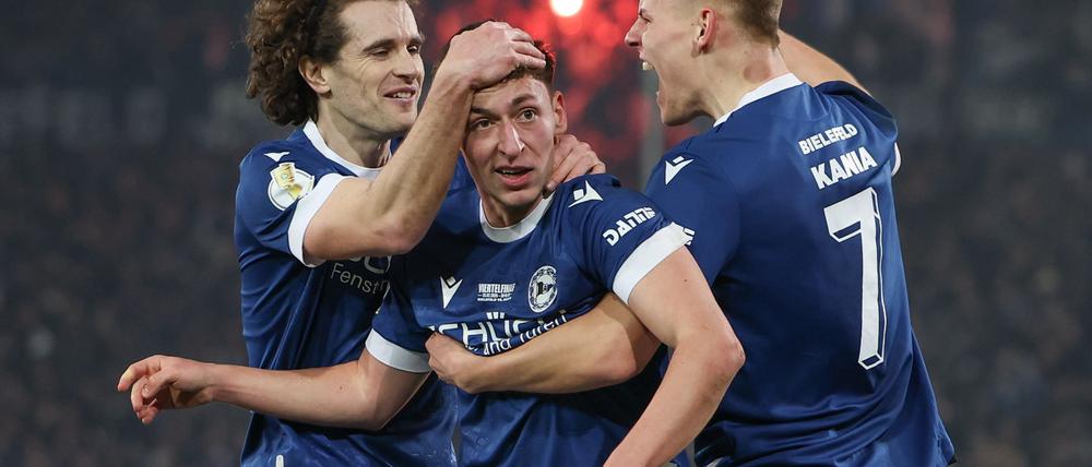 Marius Wörl (M) schoss Arminia Bielefeld mit 1:0 in Führung.