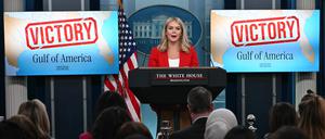 Donald Trumps Sprecherin Karoline Leavitt am Dienstag im Briefing Room des Weißen Hauses. 
