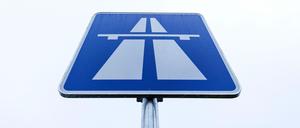 Die A24 ist wegen der Panne eines Militär-Fahrzeugs aus Litauen zum Teil gesperrt. (Archivbild)