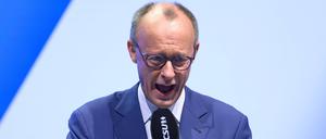 CDU-Vorsitzender Friedrich Merz CDU beim kleinen CSU-Parteitag bzw. Parteiausschuss in Nürnberg. 