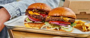 Burgermeister stellt Buletten, Brötchen und Pommes in einer eigenen Produktionsanlage in Tempelhof her. Von dort werden die Zutaten in die Filialen geliefert.Credits: Burgermeister