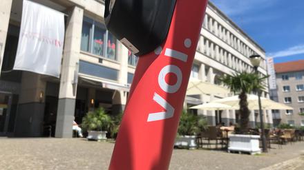 Ein Voi-E-Scooter in Potsdam, hier während der Testphase 2019.