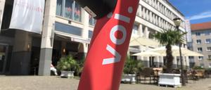 Ein Voi-E-Scooter in Potsdam, hier während der Testphase 2019.