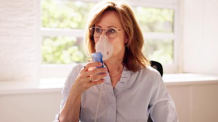 Bei einer schweren COPD kann eine Sauerstofftherapie den Betroffenen den Alltag erleichtern.