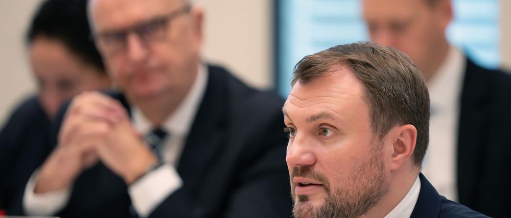 Brandenburgs Wirtschaftsminister Daniel Keller (SPD) hat den Unternehmen in der Wirtschaftskrise grundsätzlich Unterstützung zugesagt.