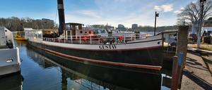 Nach Umbauten 1976 und einem vollständigen Wiederaufbau 2000/2001 diente er der Weißen Flotte Potsdam als Ausflugsschiff. 