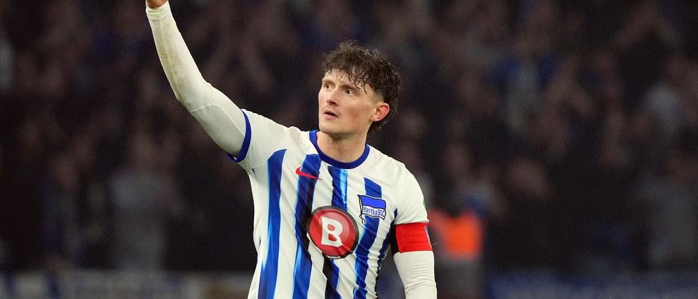 Fanliebling Fabian Reese lässt einen Verbleib bei Hertha offen. 