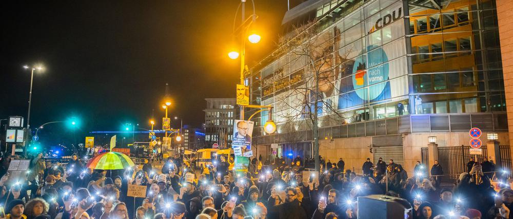 In mehreren Städten demonstrierten Tausende gegen eine Bundestagsabstimmung der Union mit der AfD. (Archivbild)