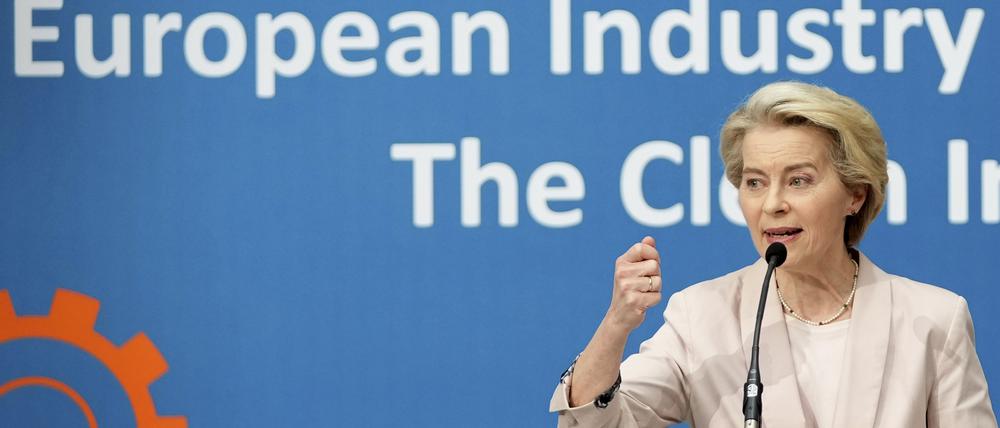 Die Präsidentin der EU-Kommission, Ursula von der Leyen, will trotzdem an den Klimazielen festgehalten
