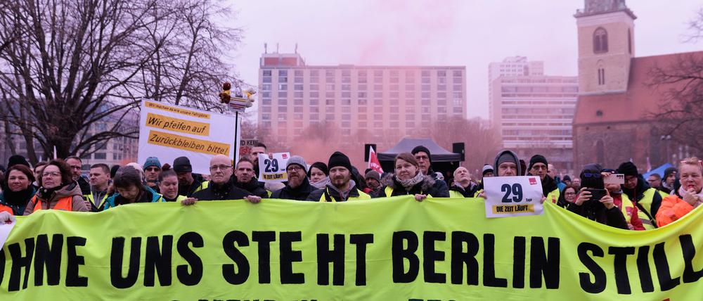 Schon mehrmals im laufenden Tarifstreit mit der BVG hat die Gewerkschaft Verdi den Berliner Nahverkehr weitgehend mit Warnstreiks lahmgelegt. (Archivbild)