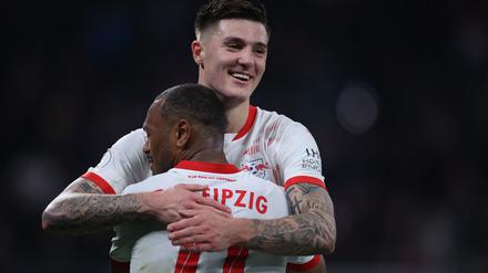 RB Leipzig jubelt nach dem Einzug ins Halbfinale. 