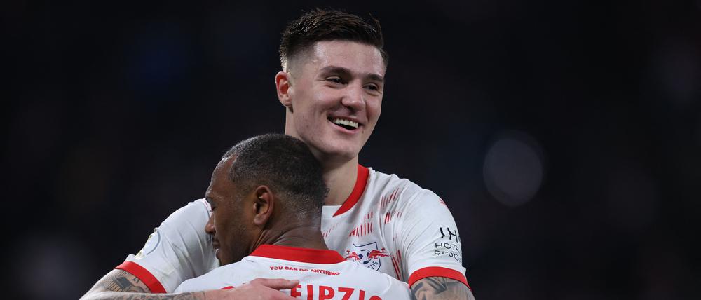 RB Leipzig jubelt nach dem Einzug ins Halbfinale.