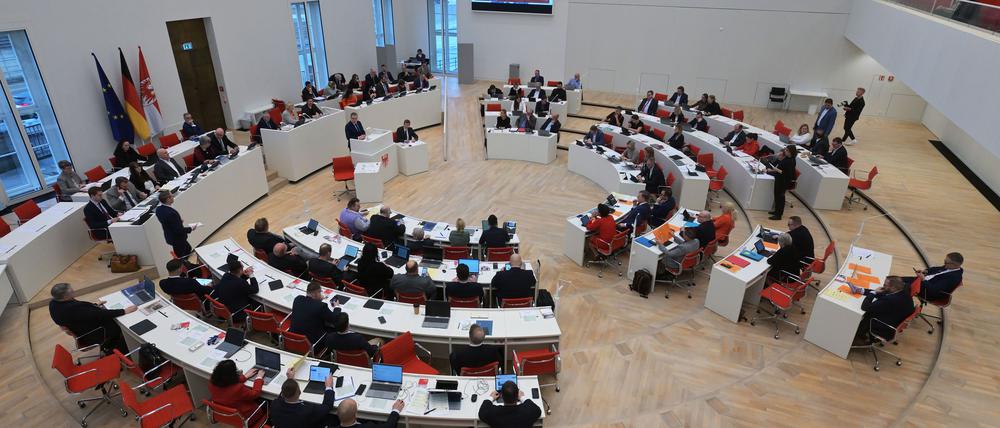 Der Brandenburger Landtag berät über die Forderung der Union im Bundestag nach einer schärferen Migrationspolitik - den die AfD einbringt. (Archivbild)