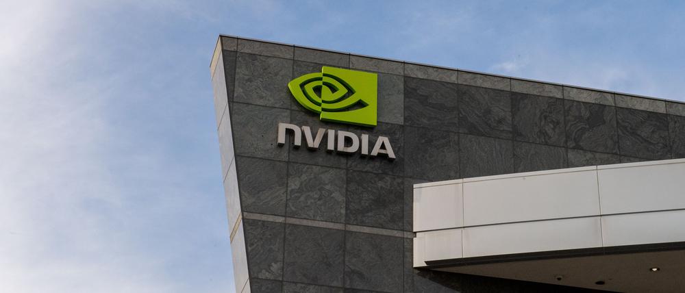 Das Logo des Chipkonzerns Nvidia ist am Hauptquartier im Silicon Valley zu sehen.