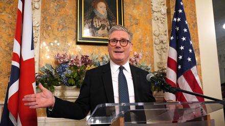Der britische Premier Keir Starmer hält eine Rede in der britischen Botschaft in Washington, DC.