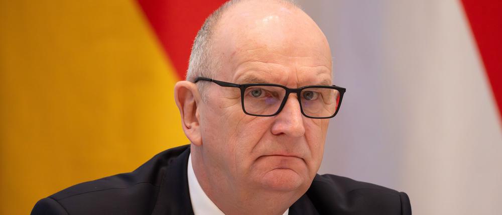 Die AfD-Fraktion im Brandenburger Landtag hat Ministerpräsident Dietmar Woidke aufgefordert, an einer Plenarsitzung teilzunehmen.