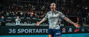 Simon Torwie jubelt über die Sensation.