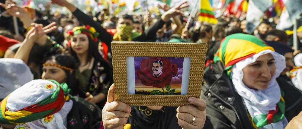 PKK-Chef Öcalan wird von vielen Kurden verehrt. Er ist seit 26 Jahren in Haft.