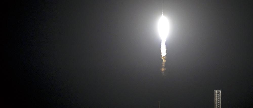 Eine SpaceX Falcon 9 Rakete ist in der Nacht auf Donnerstag mit der Mondlander „Athena“ von Intuitive Machines vom Kennedy Space Centers in Richtung Mond gestartet.
