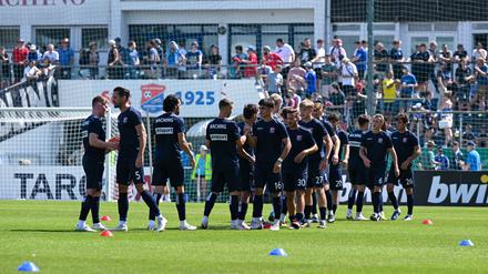 Der Sportpark Unterhaching ist gesperrt. Deshalb fällt das Spiel von Hansa Rostock bei der SpVgg Unterhaching aus.   