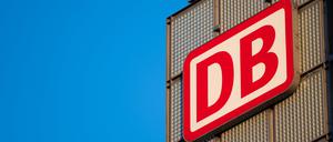 Das Firmenlogo der Deutschen Bahn.