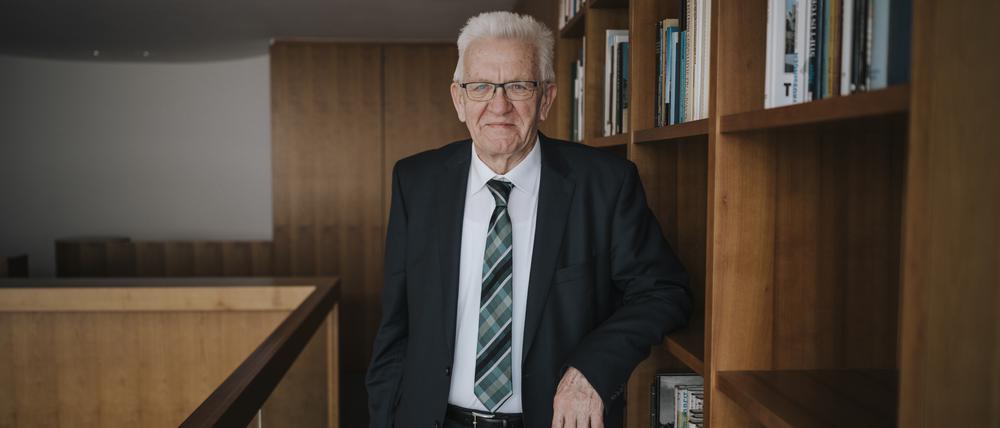 Winfried Kretschmann ist seit 2011 Ministerpräsident von Baden-Württemberg und damit als erster und bisher einziger grüner Regierungschef eines deutschen Landes.