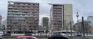 Das Apartmenthaus in der Mollstraße 6 nahe dem Alexanderplatz in Berlin-Mitte wird abgerissen.