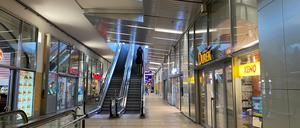 Im Erdgeschoss soll die Station Alexanderplatz komplett entkernt und alle wichtigen Anlagen dort erneuert werden.