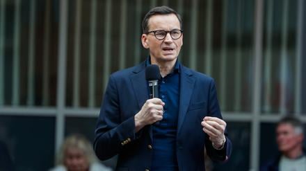 Mateusz Morawiecki, ehemaliger PiS-Premierminister und Oppositionsführer, spricht zu Anhängern seiner Partei vor den Kommunalwahlen.
