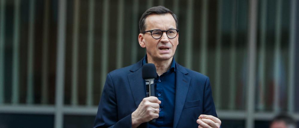 Mateusz Morawiecki, ehemaliger PiS-Premierminister und Oppositionsführer, spricht zu Anhängern seiner Partei vor den Kommunalwahlen.