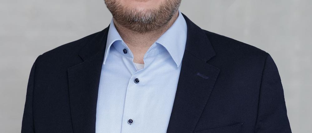 Der Betriebsratschef und stellvertretende Aufsichtsratsvorsitzende Sascha Uebel wehrt sich gegen eine Übernahme der Commerzbank