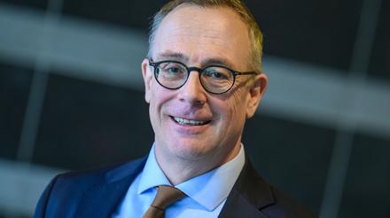 Der Vorstandsvorsitzende Adolf Roesch will den Energiekonzern Leag in der Lausitz angesichts des vereinbarten Kohleausstiegs umbauen. 