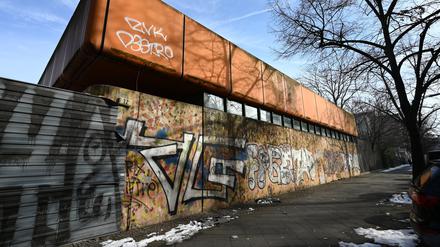 Die derzeit nicht nutzbare Turnhalle in der Puttbusser Straße 12