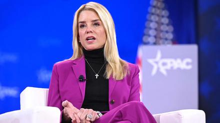 US-Justizministerin Pam Bondi bei einer Konferenz in Oxon Hill, Maryland.